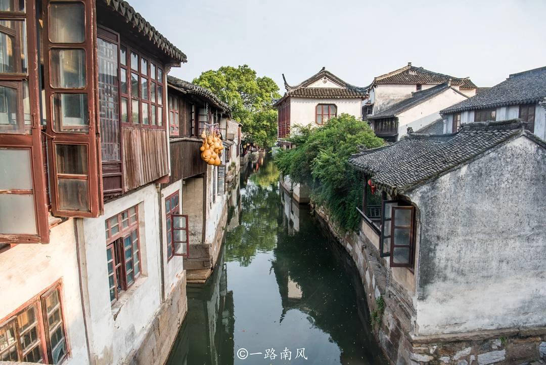 我23岁喜欢一个89年的女同事怎么办游戏画面